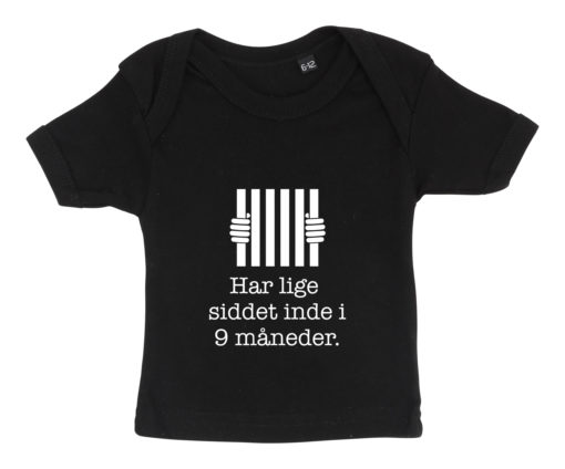 Baby t-shirt har lige siddet inde i 9 mdr sort