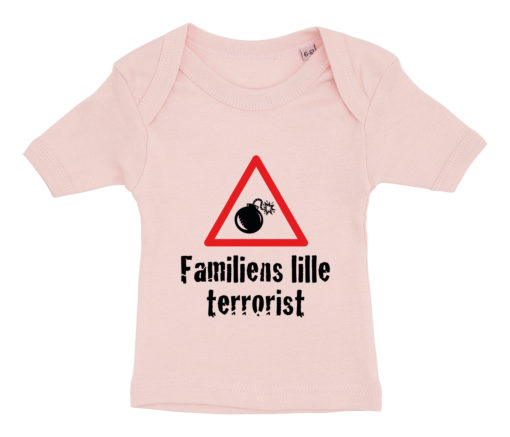 Baby t-shirt Familiens lille terrorist 2020 lyseroed