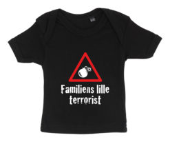 Baby t-shirt Familiens lille terrorist 2020 sort